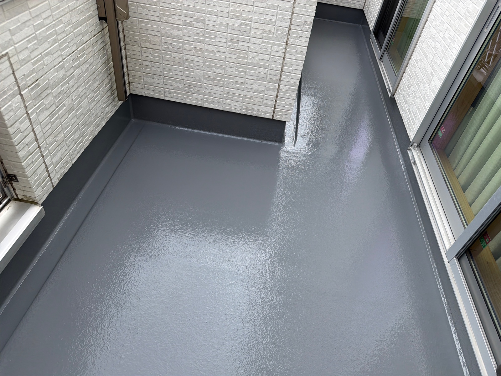 まずは無料の現地調査から。ベランダの状態を一緒に確認しませんか？